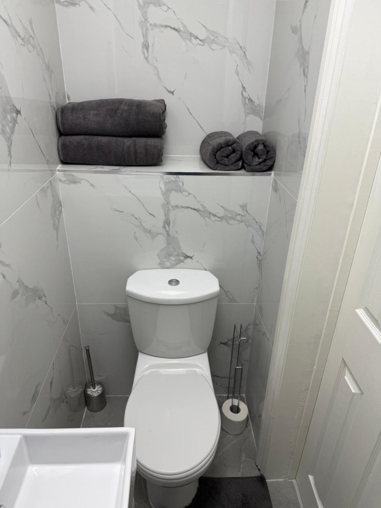 Luxury In Victoria, 7 Minutes Walk To Victoria Station, 7 *